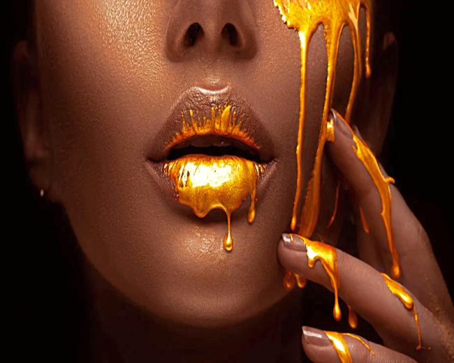 Aesthetic Golden Lips Diamond Painting