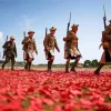 Soldiers In Poppy Field Diamond Painting